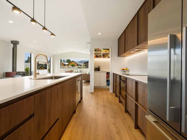 10 Onyx Street, Albert Town