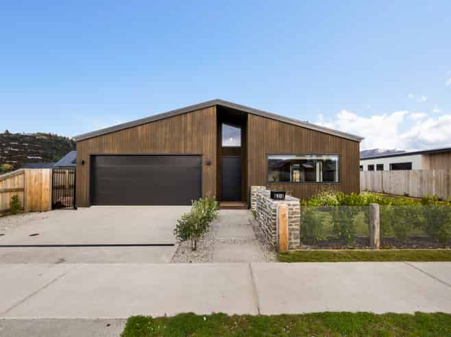 10 Onyx Street, Albert Town