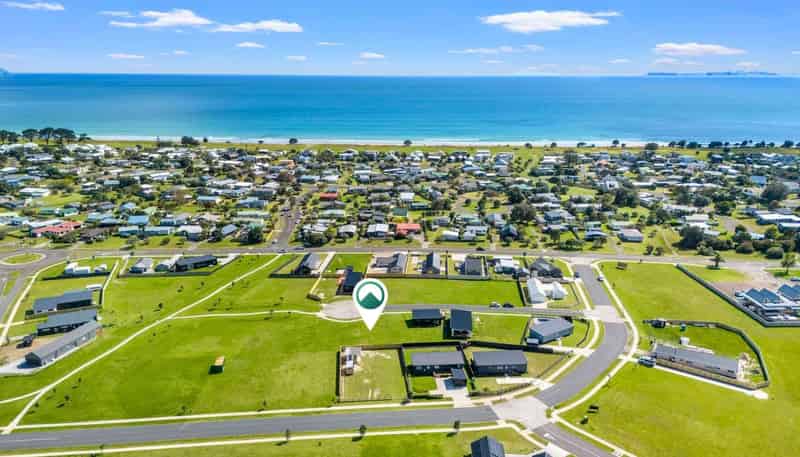 7 Riria Way, Matarangi