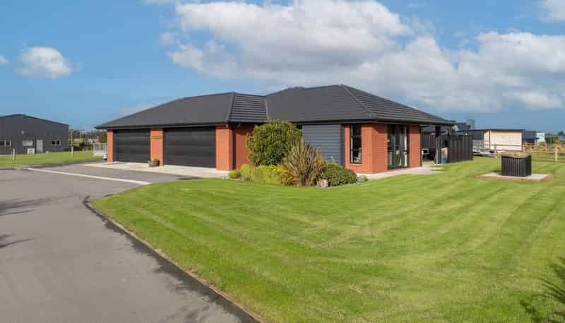 24 Chatham Rise, Seaward Bush