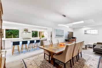 33 Peter Terrace, Castor Bay