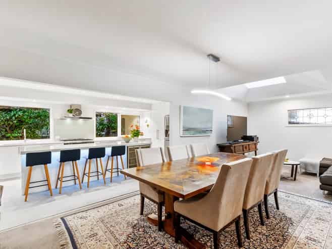 33 Peter Terrace, Castor Bay