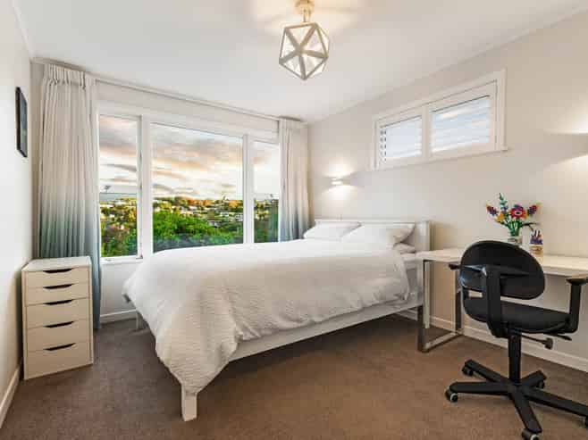 33 Peter Terrace, Castor Bay