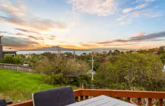 33 Peter Terrace, Castor Bay