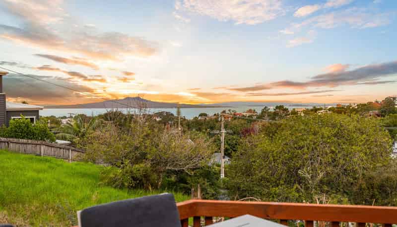 33 Peter Terrace, Castor Bay