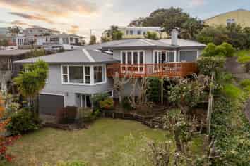 33 Peter Terrace, Castor Bay