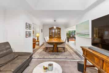 33 Peter Terrace, Castor Bay