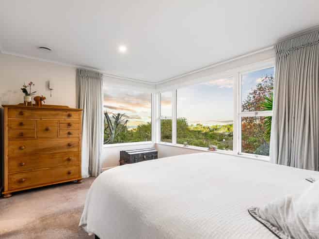 33 Peter Terrace, Castor Bay