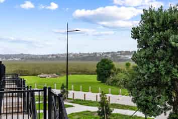 5/10 Ngaroma House Way , Hobsonville