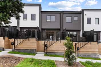 5/10 Ngaroma House Way , Hobsonville