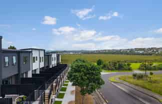 5/10 Ngaroma House Way , Hobsonville