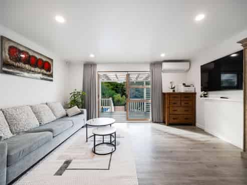 40 Pupuke Road, Hillcrest