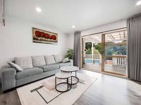 40 Pupuke Road, Hillcrest