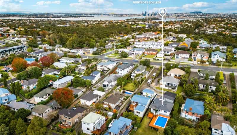 40 Pupuke Road, Hillcrest