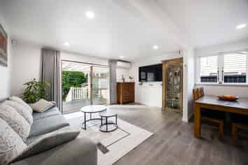 40 Pupuke Road, Hillcrest