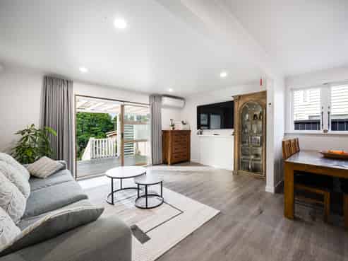 40 Pupuke Road, Hillcrest