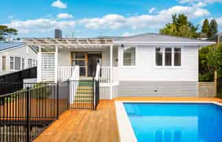 40 Pupuke Road, Hillcrest