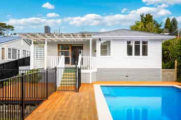 40 Pupuke Road, Hillcrest