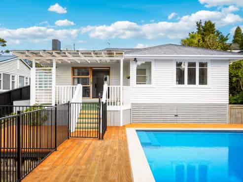 40 Pupuke Road, Hillcrest