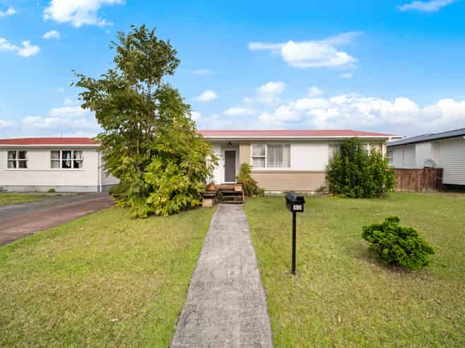 80 Riverpark Crescent, Henderson