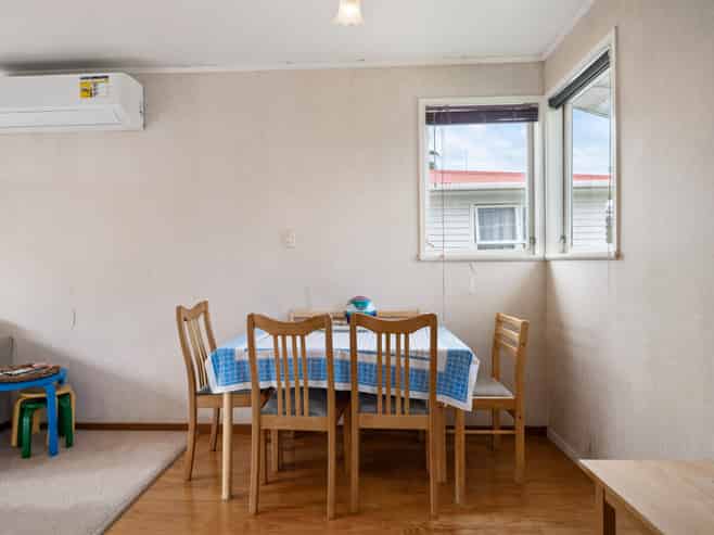 80 Riverpark Crescent, Henderson