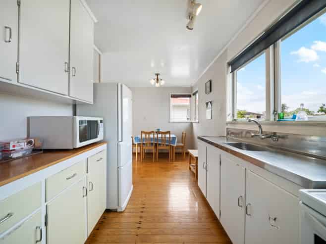 80 Riverpark Crescent, Henderson