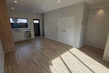 5/1 Holland Avenue, Point England