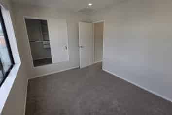 5/1 Holland Avenue, Point England
