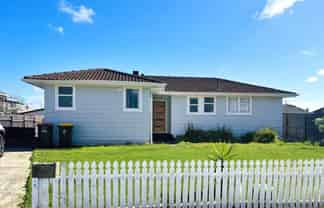 26 Courtenay Crescent, Mangere East