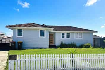 26 Courtenay Crescent, Mangere East