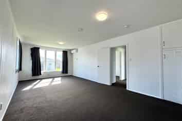 26 Courtenay Crescent, Mangere East