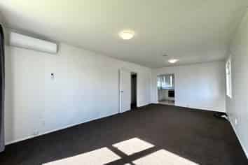 26 Courtenay Crescent, Mangere East