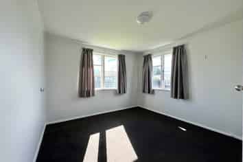 26 Courtenay Crescent, Mangere East