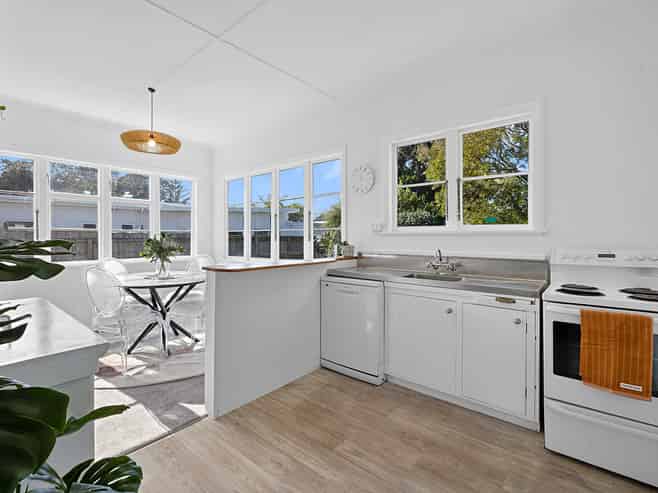 9D Paynters Avenue, Strandon