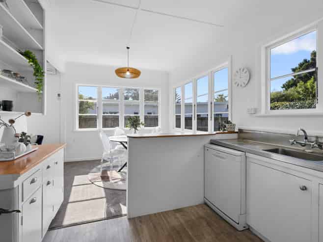 9D Paynters Avenue, Strandon