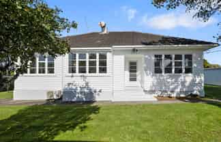 9D Paynters Avenue, Strandon