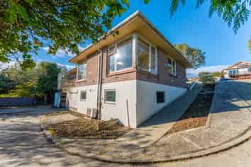 3 Hertnon Street, West End