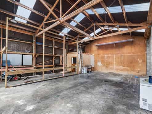 4 UNITS, APPRAISED INCOME OF $85,000 PA
