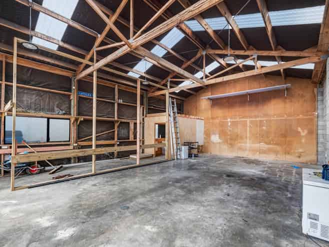 4 UNITS, APPRAISED INCOME OF $85,000 PA
