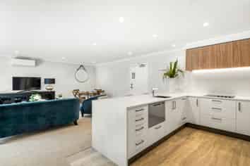 11 Commodore Drive, Lynfield