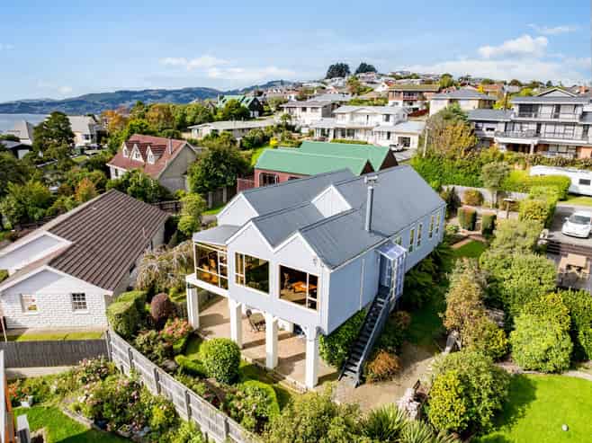 216 Larnach Road, Waverley