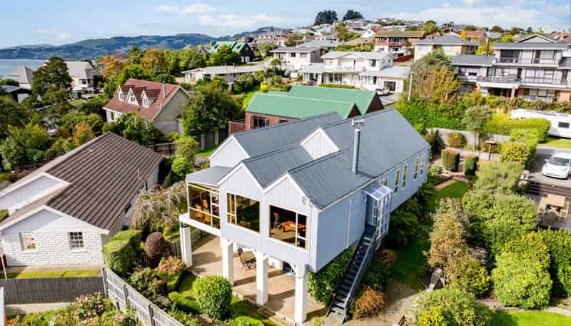 216 Larnach Road, Waverley