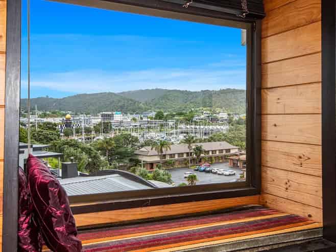 16 The Bluff, Riverside