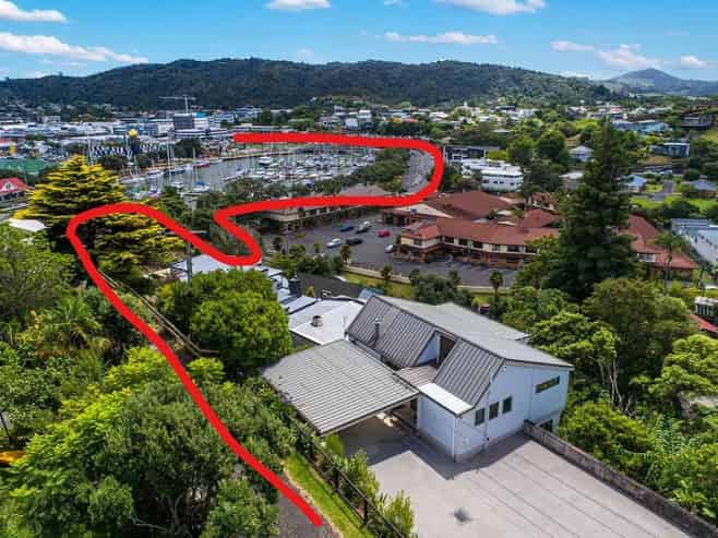 16 The Bluff, Riverside