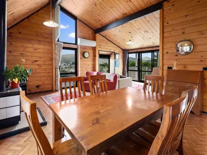 16 The Bluff, Riverside