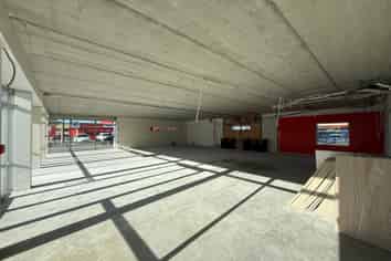 Warm, Sunny Retail/Office on High Street.