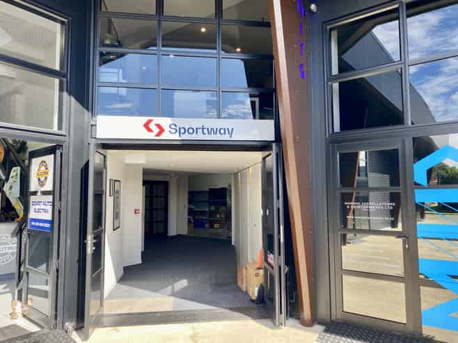 Trade/Industrial unit with modern office