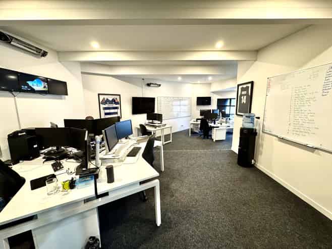 Trade/Industrial unit with modern office