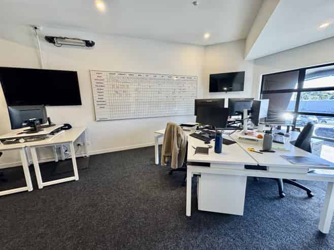 Trade/Industrial unit with modern office