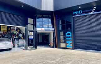 Trade/Industrial unit with modern office